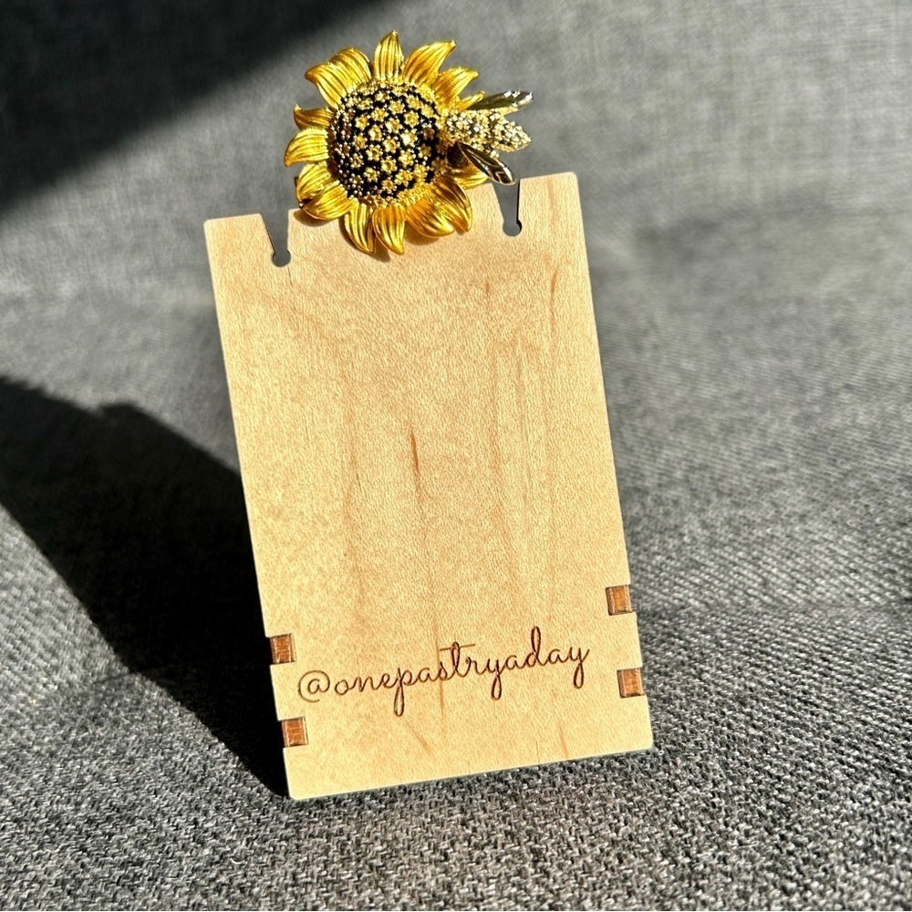 Sunflower + Bee Rhinestone Fashion Brooch, Pin, Bling, Sparkly, Yellow, Black - Picture 14 of 16